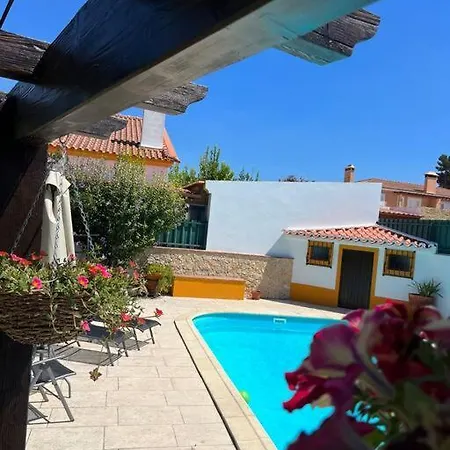Cafofos Da Zeta, Cozy Pool House *